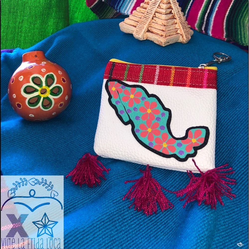 “República” Hand painted Keychain - Picture 1 of 4